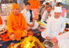 जयपुर में विशाल 40 कुंडीय महायज्ञ में 108 जोड़ों ने दी आहुति 108 couples offered oblations at a grand 40-kund Mahayajna in Jaipur.