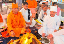 जयपुर में विशाल 40 कुंडीय महायज्ञ में 108 जोड़ों ने दी आहुति 108 couples offered oblations at a grand 40-kund Mahayajna in Jaipur.