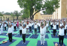 अंतर्राष्ट्रीय योग दिवस : बारिश की फुहारों के बीच ऐतिहासिक जंतर-मंतर से गूंजा ‘योग फॉर हेल्दी एजिंग’ का वैश्विक संदेश International Yoga Day: ‘Yoga for Healthy Aging’ echoes from Jantar Mantar.