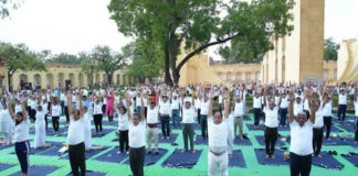 अंतर्राष्ट्रीय योग दिवस : बारिश की फुहारों के बीच ऐतिहासिक जंतर-मंतर से गूंजा ‘योग फॉर हेल्दी एजिंग’ का वैश्विक संदेश International Yoga Day: ‘Yoga for Healthy Aging’ echoes from Jantar Mantar.