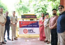 जयपुर ट्रैफिक पुलिस को मिले एलईडी डिस्प्ले और हाई-विजिबिलिटी फ्लैश लाइट्स के साथ बैरिकैड Jaipur traffic police get barricades with LED displays and high-visibility flashlights