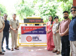 जयपुर ट्रैफिक पुलिस को मिले एलईडी डिस्प्ले और हाई-विजिबिलिटी फ्लैश लाइट्स के साथ बैरिकैड Jaipur traffic police get barricades with LED displays and high-visibility flashlights