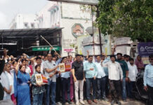 संविदा नर्सों आंदोलन तेज:नर्सिंग कर्मियों ने किया कांवटिया अस्पताल में दो घंटे का कार्य बहिष्कार Nursing staff staged a two-hour work boycott at Kanwatia Hospital.