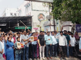 संविदा नर्सों आंदोलन तेज:नर्सिंग कर्मियों ने किया कांवटिया अस्पताल में दो घंटे का कार्य बहिष्कार Nursing staff staged a two-hour work boycott at Kanwatia Hospital.