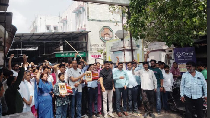 Nursing staff staged a two-hour work boycott at Kanwatia Hospital.