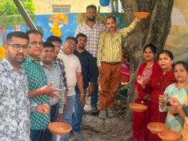 युवा जागृति संगठन ने लगाए और वितरित किए 101 परिंडे Yuva Jagriti Sangathan installed and distributed 101 water feeders for birds.