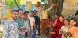 युवा जागृति संगठन ने लगाए और वितरित किए 101 परिंडे Yuva Jagriti Sangathan installed and distributed 101 water feeders for birds.