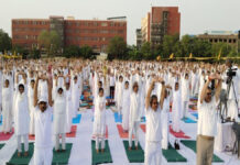 योग एवं राजयोग ध्यान से स्वस्थ और सुखी जीवन का संदेश The message of a healthy and happy life through Yoga and Raja Yoga meditation.