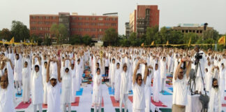 योग एवं राजयोग ध्यान से स्वस्थ और सुखी जीवन का संदेश The message of a healthy and happy life through Yoga and Raja Yoga meditation.
