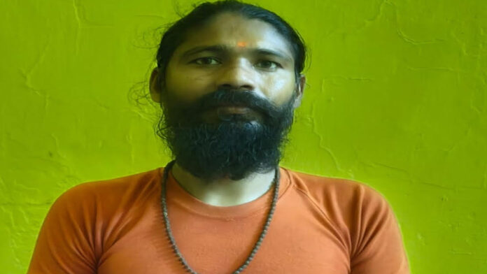 Smuggler arrested with 5.6 kg of opium and 7.5 kg of cannabis following a raid on a temple. Smuggler arrested with 5.6 kg of opium and 7.5 kg of cannabis following a raid on a temple.