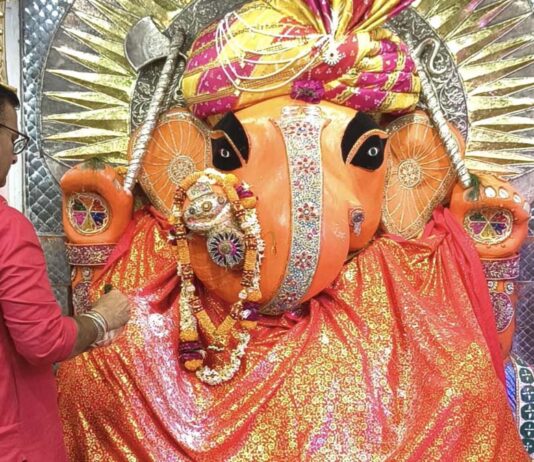 बुध-पुष्य योग पर श्री नहर के गणेशजी का दूर्वा मार्जन से पंचामृत अभिषेक