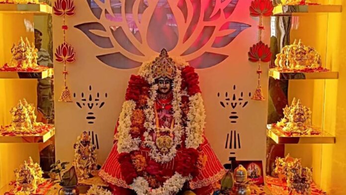 ad Devotees will be able to see the Ashta Lakshmi in Chhoti Kashi.