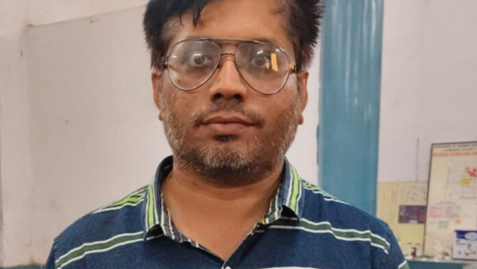 Accused who made a hoax bomb threat at the Ajmer court complex arrested from Gujarat. Accused who made a hoax bomb threat at the Ajmer court complex arrested from Gujarat.