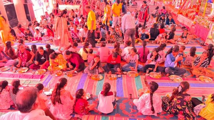 A river of devotion flowed at Shri Amrapur Sthan. A river of devotion flowed at Shri Amrapur Sthan.