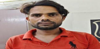 अश्लील फोटो-वीडियो से ब्लैकमेल करने वाला दस हजार का इनामी मथुरा से गिरफ्तार Person arrested for blackmailing with obscene photos and videos