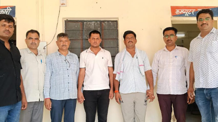 AVVNL technician arrested for accepting a bribe in exchange for an electricity connection. AVVNL technician arrested for accepting a bribe in exchange for an electricity connection.