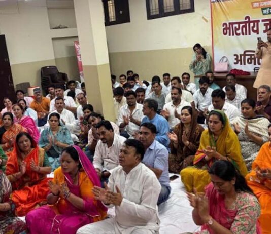 भाजपा कार्यालय में श्रद्धा-भक्ति के साथ हुआ मासिक सुंदरकांड पाठ Monthly Sundarkand recitation held with reverence and devotion at the BJP office.