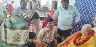 चिंताहरण काले हनुमान मंदिर में सजी फूल बंगला झांकी 'Phool Bangla' tableau adorned at Chintaharan Kale Hanuman Temple.