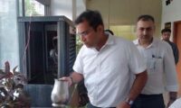 कलेक्ट्रेट में कूलर साफ कर जिला कलक्टर ने दिया डेंगू रोकथाम का संदेश