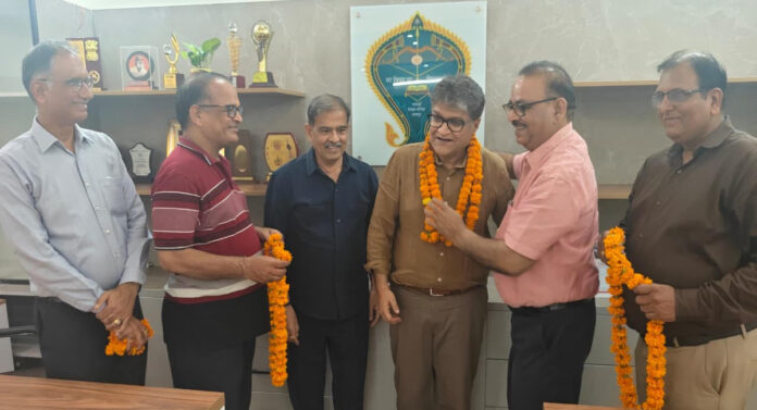 SMS Medical College Principal Dr. Deepak Maheshwari Honored at Adarsh Vidya Mandir SMS Medical College Principal Dr. Deepak Maheshwari Honored at Adarsh Vidya Mandir