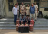 दो शातिर नकबजन गिरफ्तार, लग्जरी कार से करते थे सूने मकानों की रैली Two cunning burglars arrested.