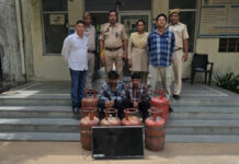 दो शातिर नकबजन गिरफ्तार, लग्जरी कार से करते थे सूने मकानों की रैली Two cunning burglars arrested.