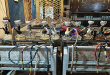 अवैध हुक्का बार पर पुलिस ने मारी रेड Police raid illegal hookah bar.