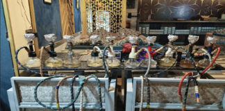 अवैध हुक्का बार पर पुलिस ने मारी रेड Police raid illegal hookah bar.