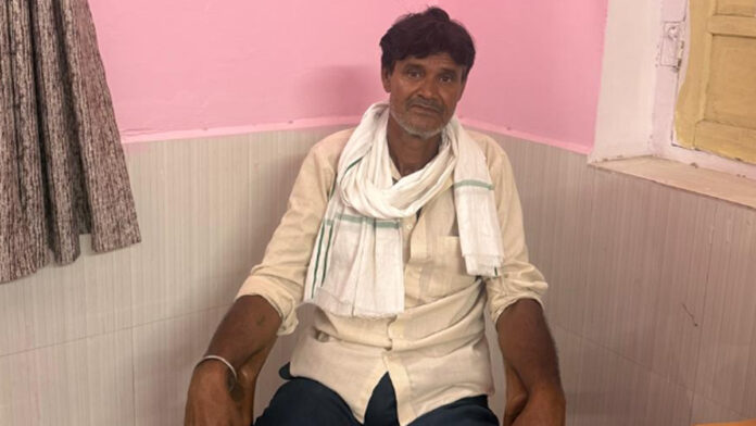 Broker for Patwari arrested while accepting a bribe of one lakh rupees for mutation of land records.