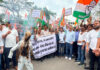 धर्मेंद्र प्रधान के इस्तीफे की मांग पर कांग्रेस ने कलेक्ट्रेट सर्किल पर किया पुतला दहन Congress burns effigy at Collectorate Circle demanding Dharmendra Pradhan's resignation.