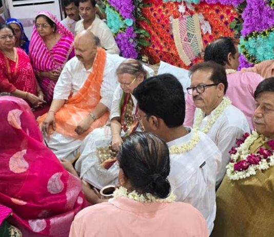 दो दिवसीय महोत्सव में गुरु पूजन व सत्संग में उमड़े श्रद्धालु