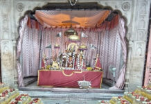 देवशयनी एकादशी पर गोविंददेवजी मंदिर में गूंजे वैदिक मंत्र Vedic mantras resonated at the Govind Dev Ji Temple on Devshayani Ekadashi.