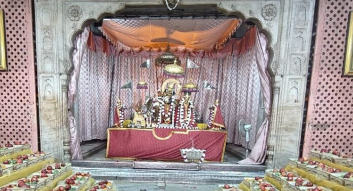 Vedic mantras resonated at the Govind Dev Ji Temple on Devshayani Ekadashi. Vedic mantras resonated at the Govind Dev Ji Temple on Devshayani Ekadashi.
