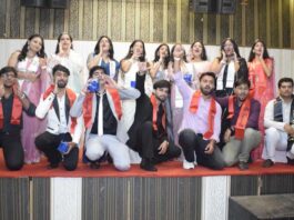 फेयरवेल में झूमे छात्र-छात्राएं, रंगारंग प्रस्तुतियों ने बांधा समां Students rejoiced at the farewell