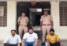 शराब पार्टी के लिए रुपए नहीं मिले पर दुकान पर गोलियां बरसाने वाले तीन बदमाश गिरफ्तार Three miscreants arrested for firing at a shop after failing to get money for a liquor party.
