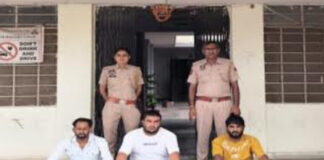 शराब पार्टी के लिए रुपए नहीं मिले पर दुकान पर गोलियां बरसाने वाले तीन बदमाश गिरफ्तार Three miscreants arrested for firing at a shop after failing to get money for a liquor party.