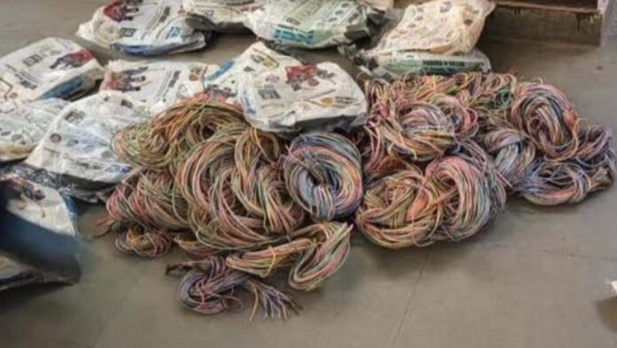 Gang stealing copper wire from under-construction houses busted.