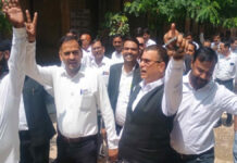 राजस्व वकीलों का आंदोलन उग्र: कलेक्ट्रेट बंद कर किया विरोध—प्रदर्शन Revenue lawyers' agitation intensifies