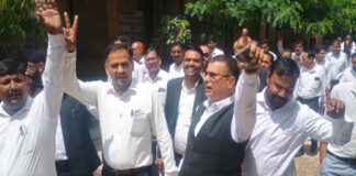 राजस्व वकीलों का आंदोलन उग्र: कलेक्ट्रेट बंद कर किया विरोध—प्रदर्शन Revenue lawyers' agitation intensifies