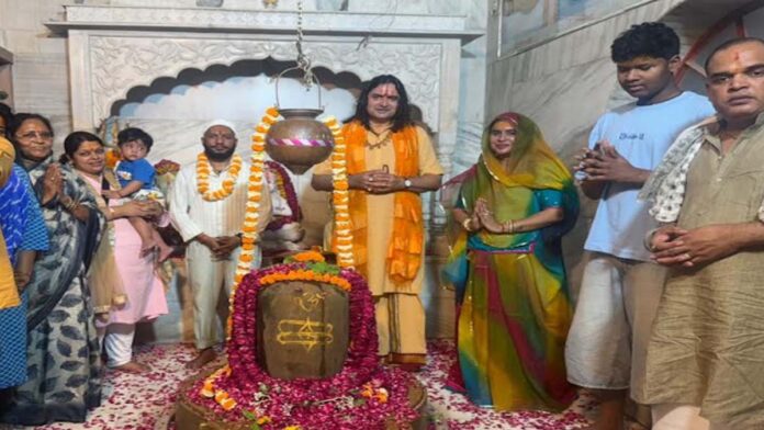 Vedic chanting at Hathoj Dham in the month of Ashadha Vedic chanting at Hathoj Dham in the month of Ashadha
