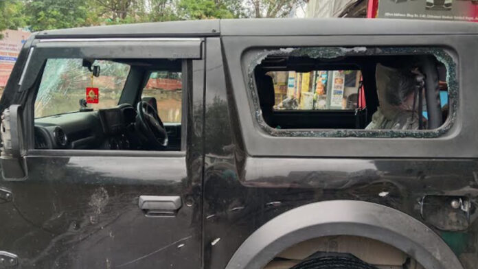 Self-drive company office stormed; employees assaulted. Self-drive company office stormed; employees assaulted.
