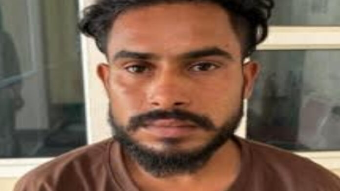 Criminal with a ₹10000 reward on his head arrested.