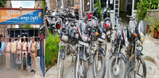 चोरी की पांच बाइक सहित दो शातिर चोर गिरफ्तार Two notorious thieves arrested with five stolen bikes.