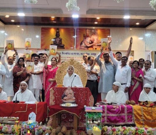 गणिनी आर्यिका विभा श्री माताजी ससंघ के सानिध्य में गुरु पूर्णिमा महोत्सव का आयोजन Guru Purnima festival organized under the benign presence of Ganini Aryika Vibha Shree Mataji and her sangh.