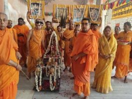 चांदी के रथ पर विराजे श्री गौर गोविंद जी