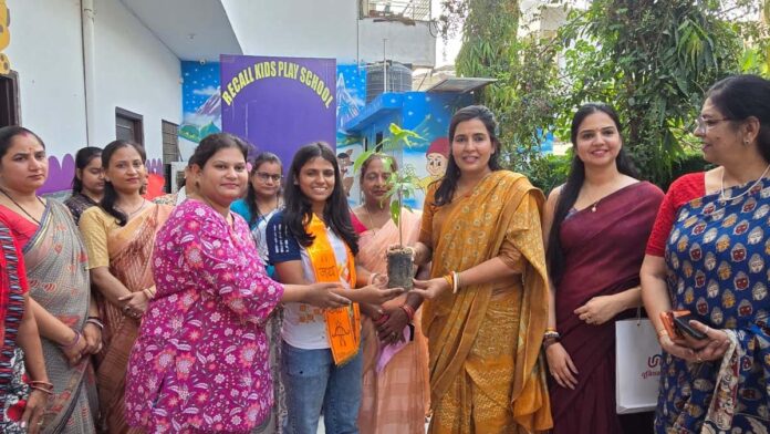 Women received information about self-employment and government schemes at 'Shakti Samvad'. Women received information about self-employment and government schemes at 'Shakti Samvad'.