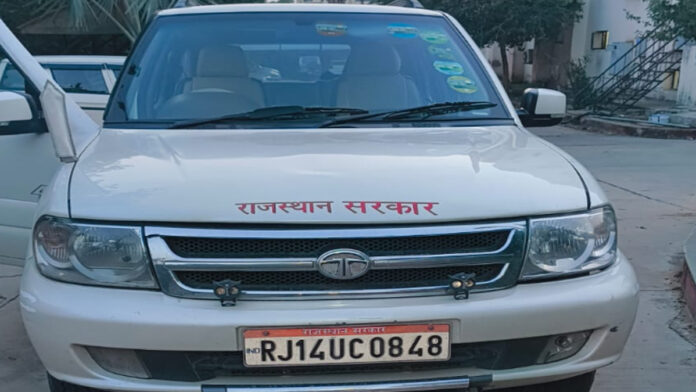 Suspicious cash amounting to ₹2.63 lakh recovered from two Agriculture Department officials. Suspicious cash amounting to ₹2.63 lakh recovered from two Agriculture Department officials.