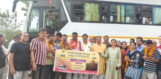 गिरनार तीर्थ के लिए जयपुर से 108 श्रद्धालुओं का दल रवाना: तिलक और माला पहनाकर दी भावभीनी विदाई