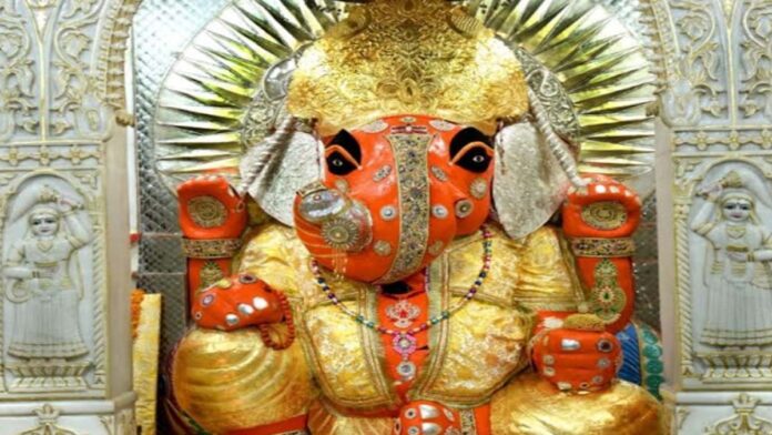 Shri Nahar's Ganeshji Maharaj will undergo *Panchamrit Abhisheka* accompanied by *Durva Marjan*. Shri Nahar's Ganeshji Maharaj will undergo *Panchamrit Abhisheka* accompanied by *Durva Marjan*.