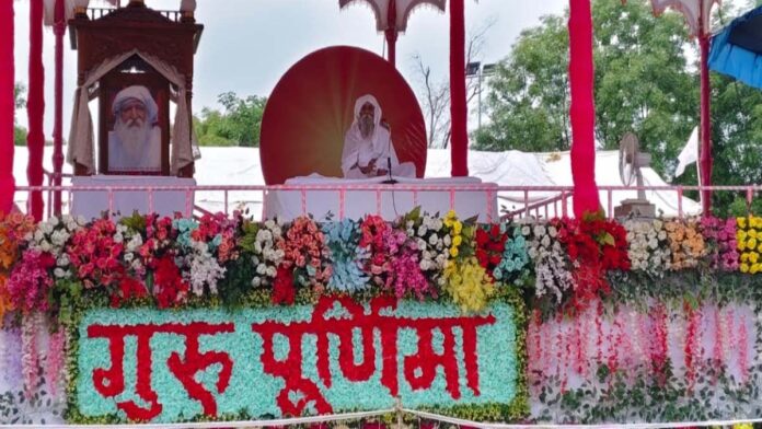 guruThe Pink City immersed in devotion on Guru Purnima. The Pink City immersed in devotion on Guru Purnima.